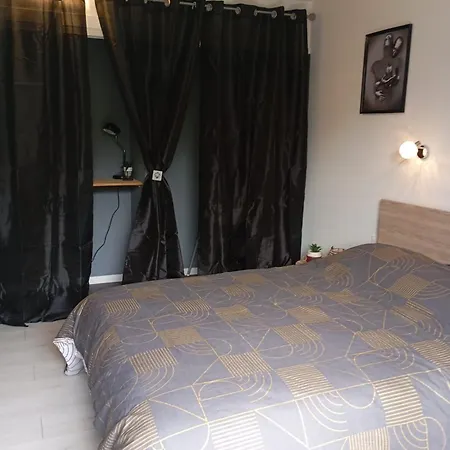 Holiday home Maison Les Hirondelles