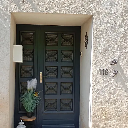 Maison Les Hirondelles قرقشونه